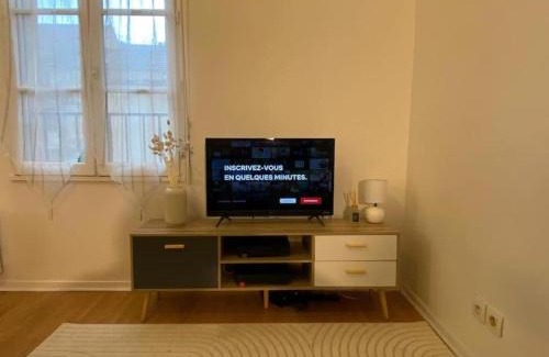 Conflans-Sainte-Honorine Apartment | Studio Cosy Conflans centre près de la Seine