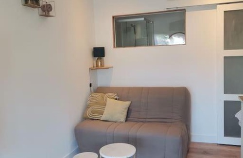 Saint-Barthelemy-d'Anjou Apartment | Studio COSY avec terrasse St Barthélémy