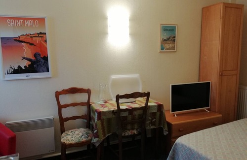 La Hisse Apartment | Studio Côte d'Emeraude located 800 meters from the Rance River