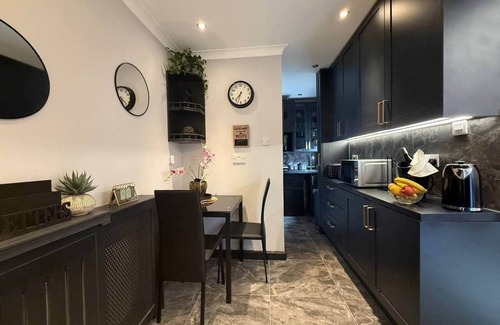 West Bridgford House | Studio C - Newly renovated private 1 bed studio