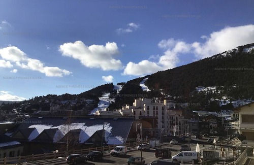 Les Angles Apartment | Studio cabin for 4, near slopes, balcony, elevator, central location