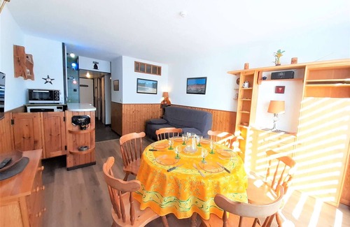 Piau Engaly Apartment | Studio cabin for 6 in Piau-Engaly with balcony and slopes view