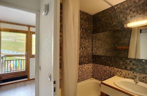 Les Bruyeres Apartment | Studio cabine 4 pers, ski aux pieds, carrefour central, PARKING - FR-1-178-105