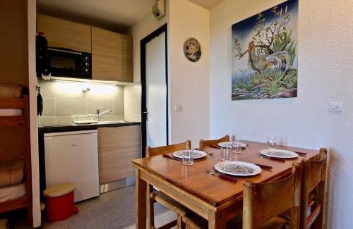 Chamrousse Apartment | Studio cabine 4 pers, pied des pistes, balcon exposé sud - FR-1-340-95