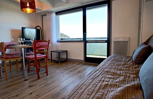 Chamrousse Apartment | Studio cabine avec balcon et parking couvert à Chamrousse - FR-1-340-186
