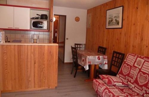 Laveissiere Apartment | Studio-cabine confortable à Le Lioran, proche pistes et commerces - FR-1-787-92