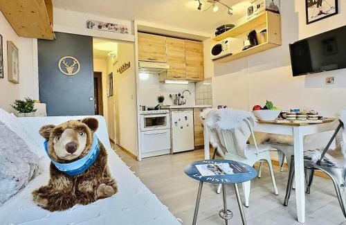 Le Lavachet Apartment | Studio cabine cosy à Tignes avec balcon, proche pistes et commerces. Wifi inclus. - FR-1-411-905