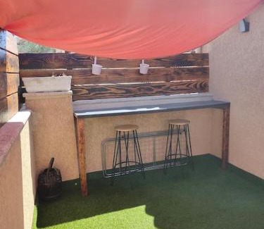 Lachapelle-sous-Aubenas Apartment | Studio calme, élégant équipé d'un jacuzzi privatif