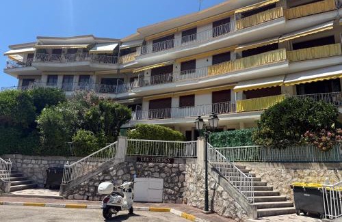 Beaulieu-sur-Mer Apartment | Studio calme à deux pas de la mer avec jardin et parking privé