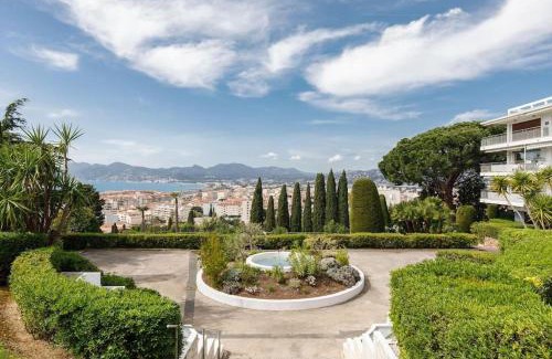 Cannes La Bocca Apartment | Studio calme et élégant avec vue mer