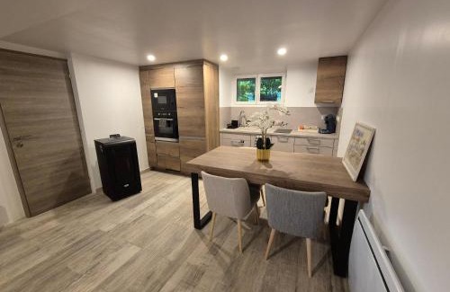 Lissieu Apartment | Studio calme indépendant, proche Lyon,Beaujolais