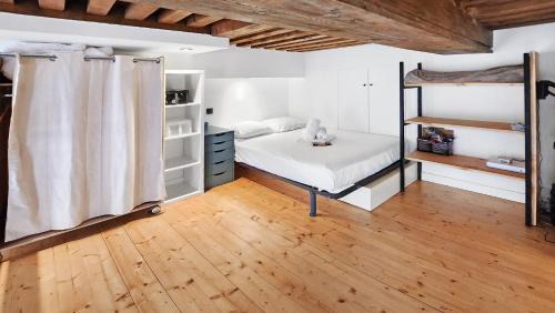 1st Arrondissement Apartment | Studio Capucins