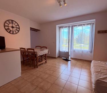 Castelnaud-la-Chapelle Apartment | Studio-Château Castelnaud-Au bord de la rivière