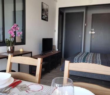 Claude Decaen Apartment | Studio chaleureux Caen