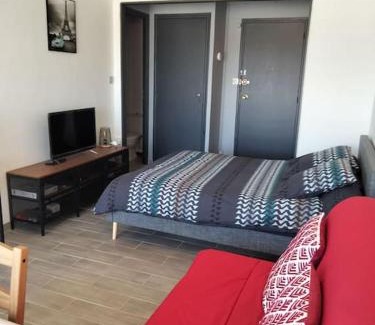 Claude Decaen Apartment | Studio chaleureux Caen