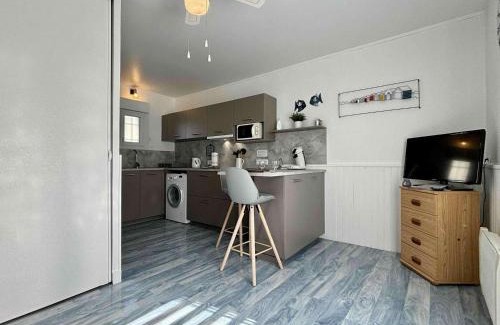 La Cotiniere House | Studio charmant à La Cotinière proche plages et commerces, terrasse privée, parking inclus - FR-1-246A-291