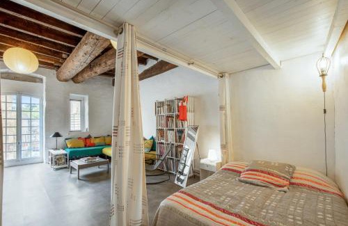Villeneuve-les-Avignon Apartment | Studio charmant à Villeneuve-lès-Avignon, 45m², balcon