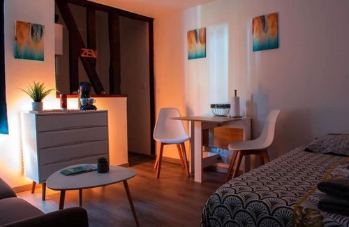 Louviers Apartment | Studio Charmant Confortable TV Centre Ville Louviers