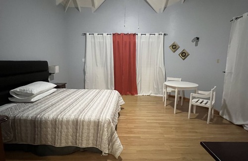 Constant Spring Hotel | Studio Chateau - Manor Park, Kingston 8
