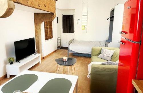 Saint-Genix-sur-Guiers Apartment | Studio Chic au Style Rétro Moderne