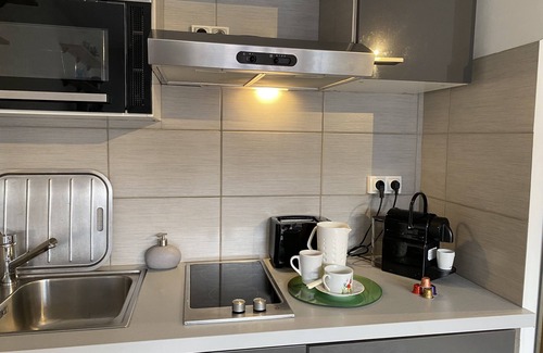 Sud Apartment | Studio Chic Avec Piscine, Parking Dans Résidence Arborée et Sécurisée