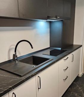 Craiova Apartment | Studio Chic, Rezerva acum! Central, cafea, ceai, apa, parcare publica gratuita, baie cu cabina si cada