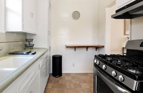 Studio City Apartment | Studio City - Chic 1-bed/1-bath, pets ok, WiFi, AC - near Universal Studios