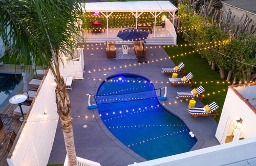 Studio City Bed & Breakfast | Studio City Contemporary Villa with Pool Sleeps 10
