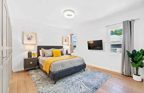 Studio City Bed & Breakfast | Studio City Contemporary Villa with Pool Sleeps 10