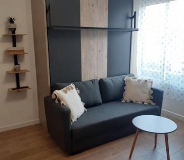 La Faviere Apartment | Studio climatisé avec une place de parking et classé 2 étoiles à la Faviére