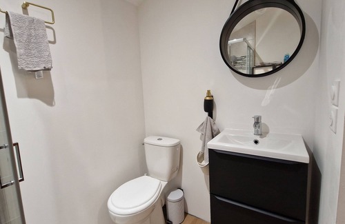 Chartres-de-Bretagne Apartment | Studio Cocoon, Centre Ville