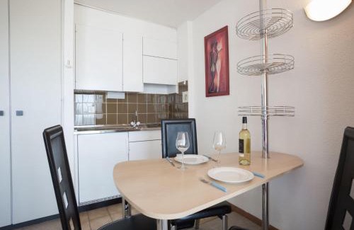 Vex Apartment | Studio Combire 405 by Interhome