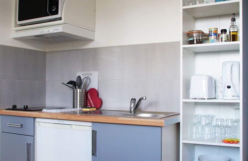 La Roche-sur-Yon Apartment | Studio-Comfort-Private Bathroom-Garden View