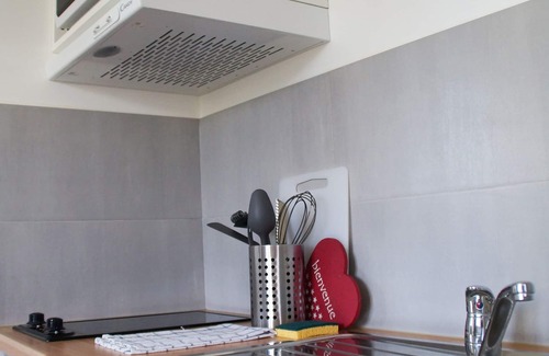 La Roche-sur-Yon Apartment | Studio-Comfort-Private Bathroom-Garden View