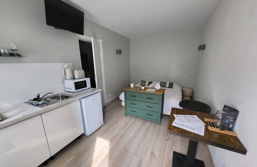 Ambleteuse Apartment | Studio-Comfort-Ensuite with Bath