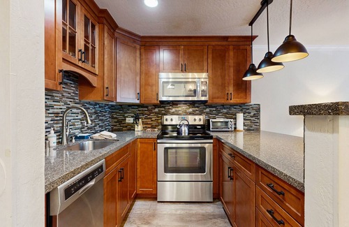 South Lake Tahoe Apartment | Studio condo with full kitchen- centrally located on a private beach