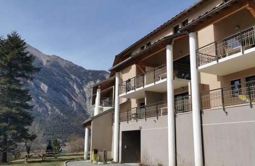 Jausiers Apartment | Studio confortable à Jausiers avec terrasse et accès piscine, idéal pour 4 personnes - FR-1-165B-56