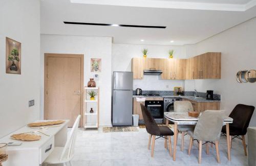 Ain Harrouda Apartment | Studio Confortable avec Balcon, Piscine, Jardin et Aire de Jeux