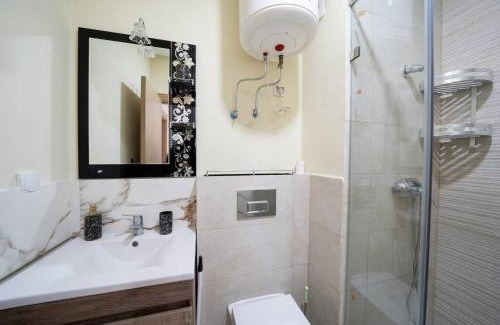 Ain Harrouda Apartment | Studio Confortable avec Balcon, Piscine, Jardin et Aire de Jeux