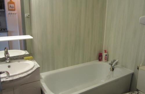 Villard-de-Lans Apartment | Studio coquet 21m², 4 pers, pied des pistes, Côte 2000, balcon, prox. commerces, parking gratuit - FR-1-689-42