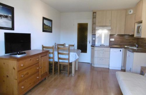 Correncon-en-Vercors Apartment | Studio cosy 4-5 pers, balcon sud, parking, proche commodités - FR-1-689-62