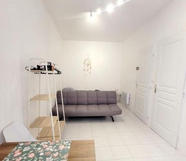 Bedarieux Apartment | Studio cosy au coeur du centre ville