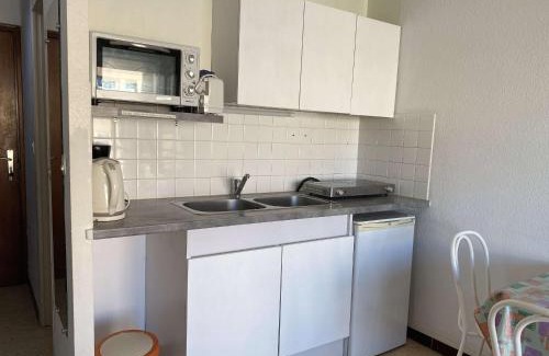 Balaruc-les-Bains Apartment | Studio cosy avec balcon, climatisation, proche thermes - Balaruc-les-Bains - FR-1-553-99