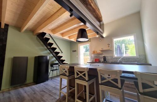 Rochetrejoux House | Studio cosy avec mezzanine, cour privative et espace vert à Rochetrejoux - FR-1-426-478