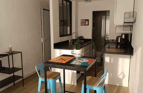 Saint Michel Apartment | Studio Cosy, Climatisation, Parking, Métro