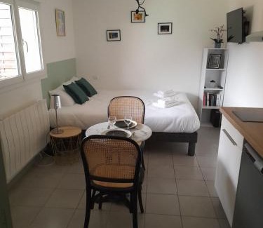 Chalons-en-Champagne Apartment | Studio Cosy 15 m2 au fond du jardin