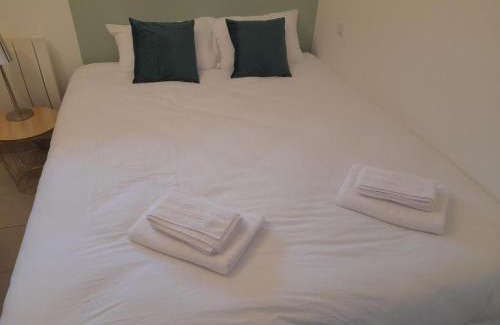 Chalons-en-Champagne Apartment | Studio Cosy 15 m2 au fond du jardin