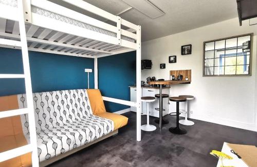 Chasseneuil-du-Poitou Apartment | Studio cosy à 5 min du Futuroscope