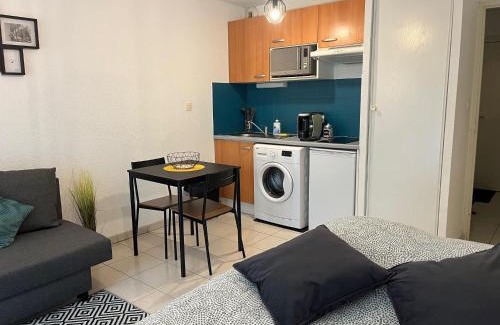 Montrejeau Apartment | Studio Cosy