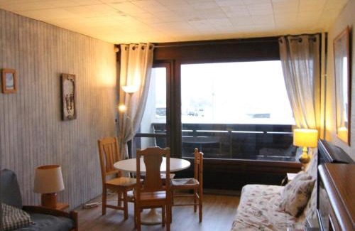 Cognet Apartment | Studio cosy pour 4 pers. avec balcon S/E, proche pistes du Rif Nel et commerces, quartier Cognet - FR-1-405-45